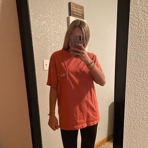 Peach vineyard vines t shirt